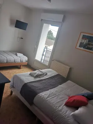 Un ou plusieurs lits dans un hébergement de l'établissement le relais de l aiguillon