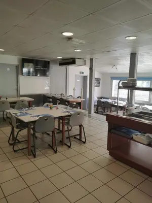 Restaurant ou autre lieu de restauration dans l'établissement le relais de l aiguillon