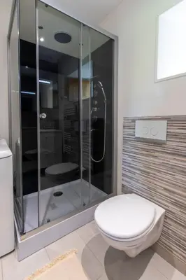 Salle de bains dans l'établissement le Guimapé