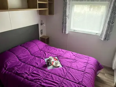 Un ou plusieurs lits dans un hébergement de l'établissement Bungalow confortable à Onzain avec piscine partagée