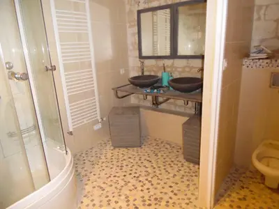 Salle de bains dans l'établissement LE COMPOSTELLE BATIMENT LA RENAISSANCE