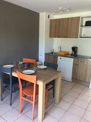 Cuisine ou kitchenette dans l'établissement Cottage 102