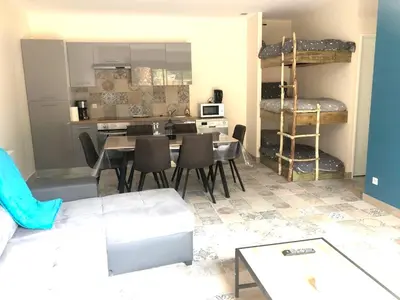 Plan de l'établissement Chalet authentique à Clermont-Créans avec piscine partagée