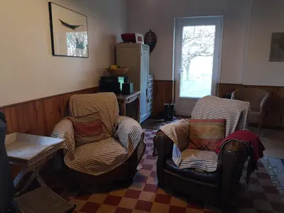Coin salon dans l'établissement Le gîte du loir à vélo, gîte d'étape, maison de campagne