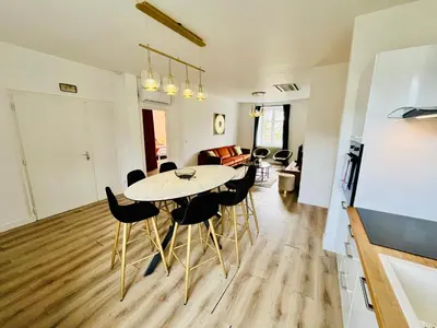 Coin salon dans l'établissement Hypercentre, spacieux, lumineux, climatisé, le Quai de Loire