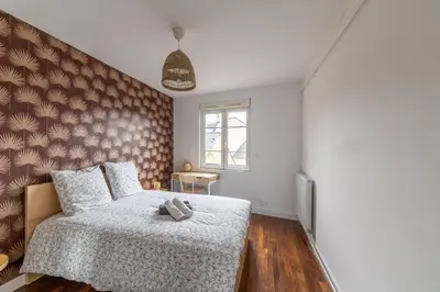 Un ou plusieurs lits dans un hébergement de l'établissement Appartement Cosy avec garage privé
