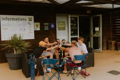 Clients de l'établissement Camping Onlycamp Le Pont Romain