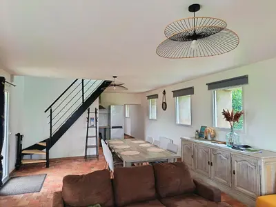 Coin salon dans l'établissement Gîte de charme pour 6 pers. près d'Angers, calme campagnard - FR-1-622-27