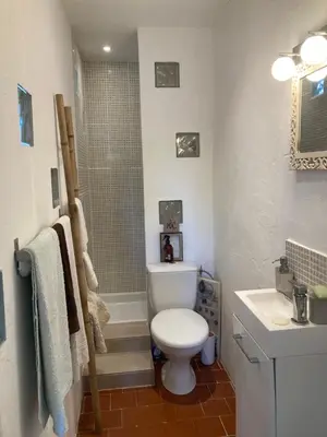 Salle de bains dans l'établissement Bblodges Loches Beauval