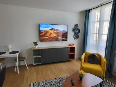 Télévision ou salle de divertissement dans l'établissement Appartement centre ville chic et cozy