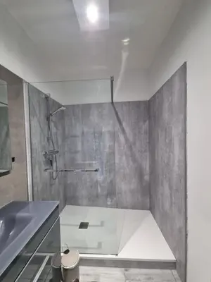 Salle de bains dans l'établissement Le murier ensoleillé