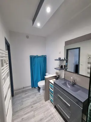 Salle de bains dans l'établissement Le murier ensoleillé