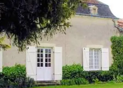 Jardin de l'établissement Maison familiale paisible proche de Braslou + jardin spacieux