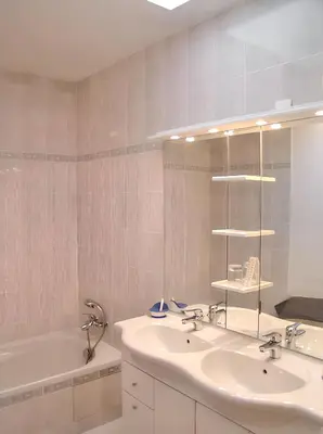 Salle de bains dans l'établissement Maison familiale paisible proche de Braslou + jardin spacieux