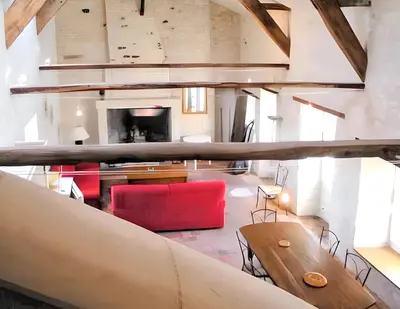 Coin salon dans l'établissement Maison familiale paisible proche de Braslou + jardin spacieux