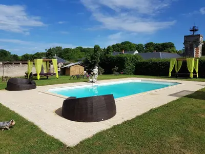 Piscine de l'établissement GITE LOFT DE 15 PERSONNES AU CHATEAU DE JALLANGES VOUVRAY ou située à proximité