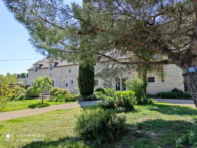 Jardin de l'établissement Rêves & Rivière