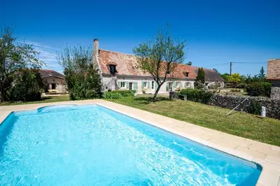 Piscine de l'établissement L'appel au calme - Ambillou ou située à proximité