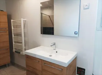 Salle de bains dans l'établissement Agréable maison de ville tout confort