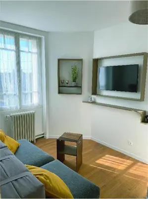 Télévision ou salle de divertissement dans l'établissement Le Jardin du saumon