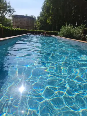 Piscine de l'établissement La Fuye du Chateau de Jallanges pour 17 personnes ou située à proximité
