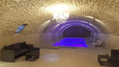 Coin salon dans l'établissement Gîte de l'orangerie du château de Jallanges- 11 personnes