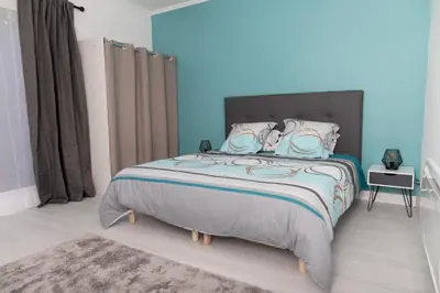 Un ou plusieurs lits dans un hébergement de l'établissement Appartement 70m2 hyper centre avec baignoire balnéo