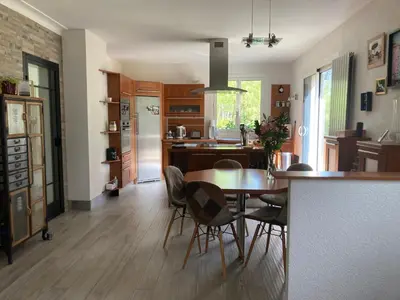Cuisine ou kitchenette dans l'établissement Maison ligne droite des Hunaudières-Circuit 24H du Mans