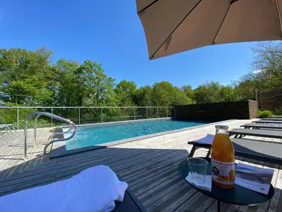 Piscine de l'établissement Domaine de l'Epau Eco-Resort ou située à proximité