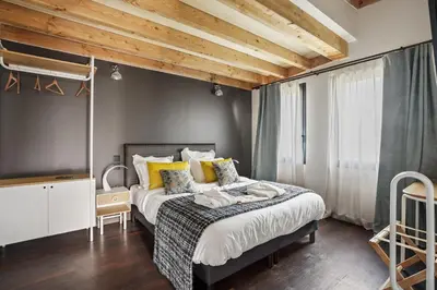 Un ou plusieurs lits dans un hébergement de l'établissement Domaine de l'Epau Eco-Resort
