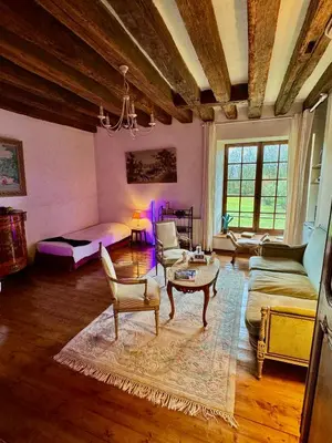 Coin salon dans l'établissement MEUBLE PANORAMIQUE 2 à 6 PERSONNES AU CHÂTEAU DE JALLANGES