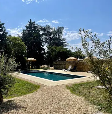 Piscine de l'établissement Le Château de Leugny ou située à proximité