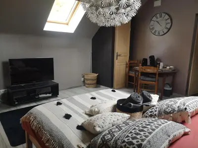 Un ou plusieurs lits dans un hébergement de l'établissement Agréable chambre privée avec entrée indépendante