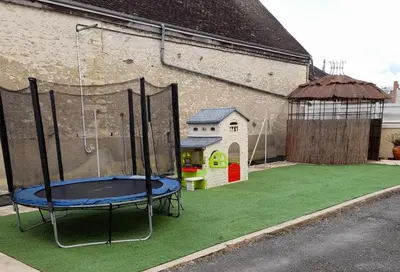 Aire de jeux pour enfants de l'établissement 5km de beauval, gîte l'étoile des châteaux