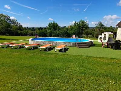 Piscine de l'établissement 5km de beauval, gîte l'étoile des châteaux ou située à proximité