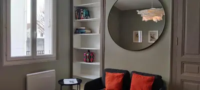 Bibliothèque dans l'appartement