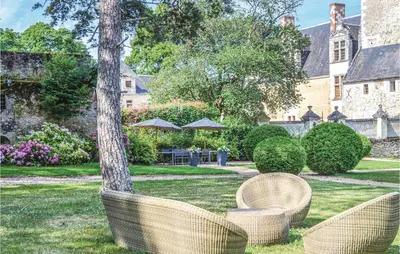 Jardin de l'établissement 3 Bedroom Awesome Home In Cheille Bourg