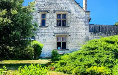 Jardin de l'établissement Gorgeous Home In Chinon With Wifi