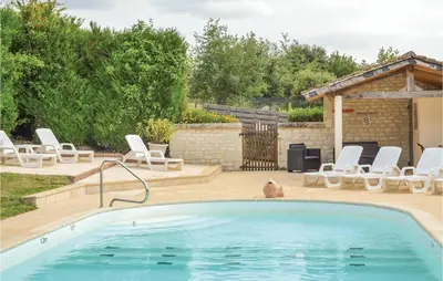 Piscine de l'établissement Murier ou située à proximité
