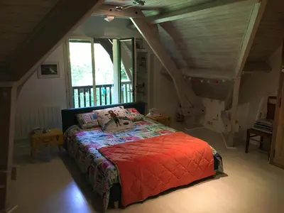 Un ou plusieurs lits dans un hébergement de l'établissement Chambre avec balcon et salle de bains privée