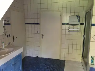 Salle de bains dans l'établissement Chambre avec balcon et salle de bains privée