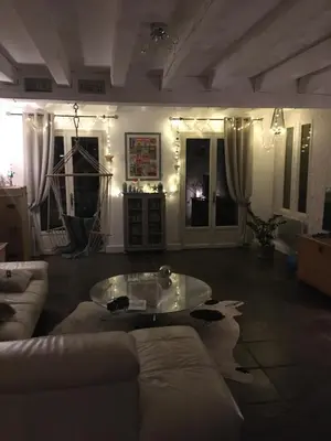 Coin salon dans l'établissement Chambre avec balcon et salle de bains privée