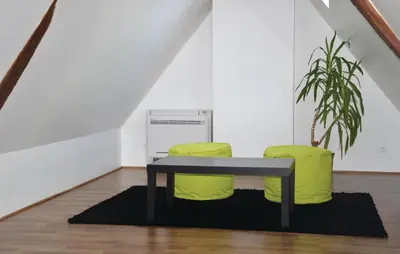 Coin salon dans l'établissement Lovely Home In Saumur With Wifi