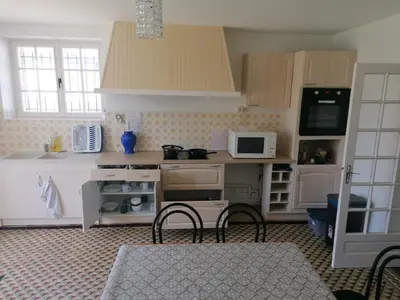Cuisine ou kitchenette dans l'établissement Chambre parquet flottant chez l'habitant