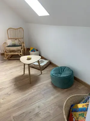 Coin salon dans l'établissement La Charmeraie : Le Logis