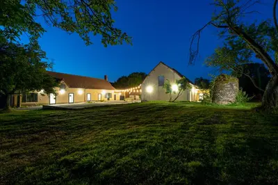 Jardin de l'établissement Gite de la Gandonnière - Au pied du circuit des 24hr, pour 10 à 31 personnes