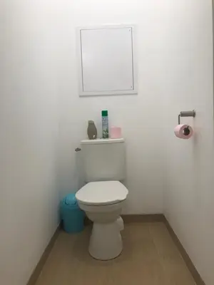 Salle de bains dans l'établissement Chambre , 1 lit double et 1 lit simple