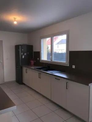 Cuisine ou kitchenette dans l'établissement Chambre , 1 lit double et 1 lit simple