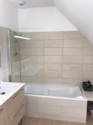 Salle de bains dans l'établissement Chambre , 1 lit double et 1 lit simple