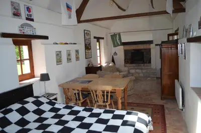 Cuisine ou kitchenette dans l'établissement Lake View Cottage close to Le Mans 24H circuit